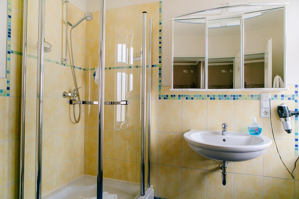 Landhotel Airport-Inn Лаутценхаузен Экстерьер фото