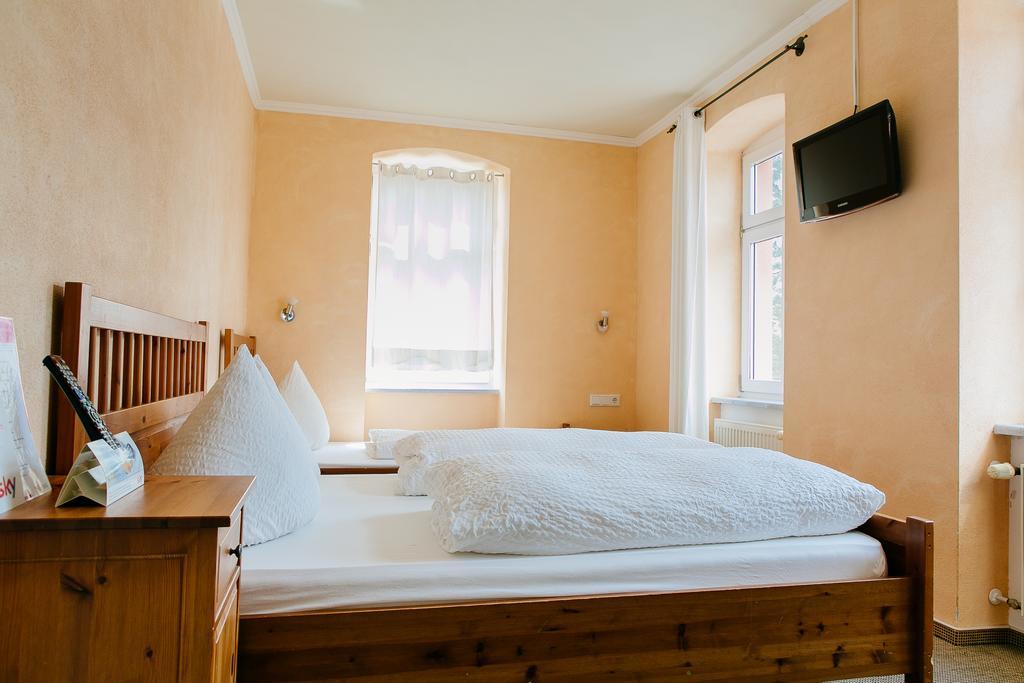 Landhotel Airport-Inn Лаутценхаузен Экстерьер фото