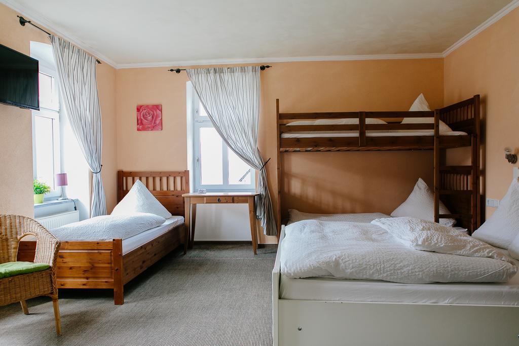 Landhotel Airport-Inn Лаутценхаузен Экстерьер фото